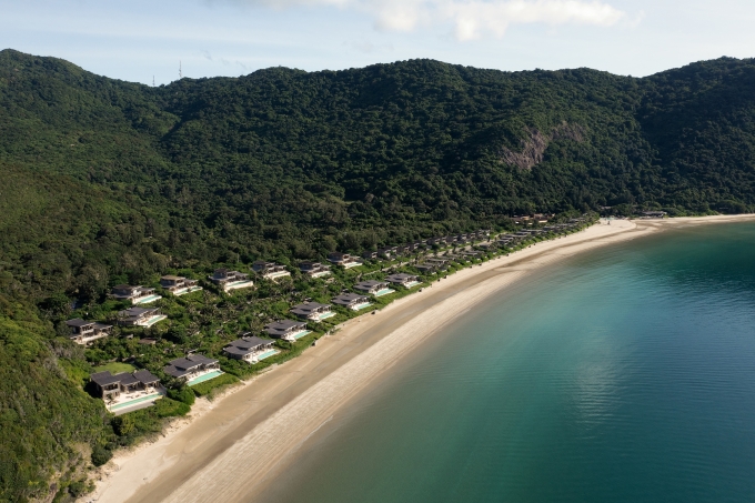 Khu nghỉ dưỡng biệt lập tựa núi hướng biển ở Côn Đảo. Ảnh: Six Senses Côn Đảo