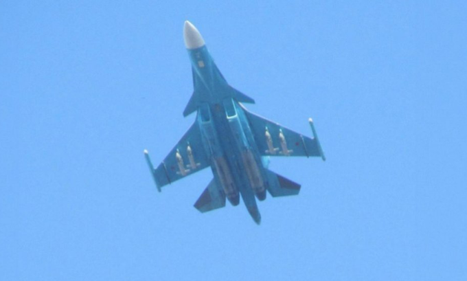 Tiêm kích Su-34 Nga mang bom lượn gắn UMPK-PD trong bức ảnh hồi tháng 3. Ảnh: Defense Express