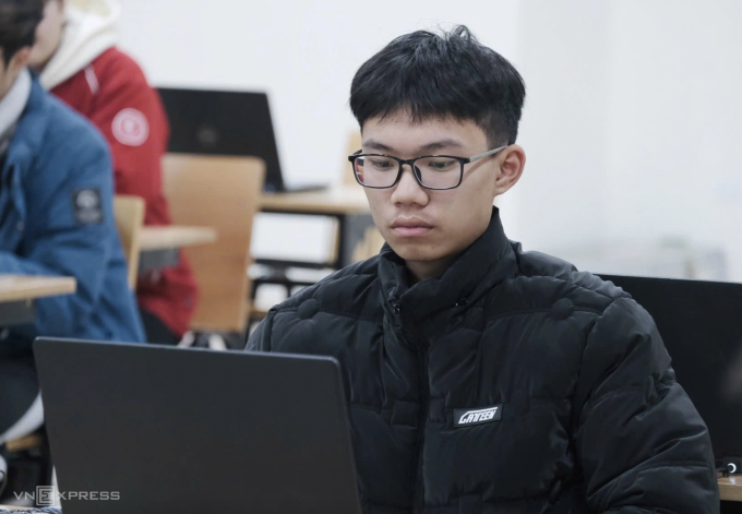 Thí sinh thi đánh giá tư duy tại Đại học Bách khoa Hà Nội hôm 18/1. Ảnh: Dương Tâm