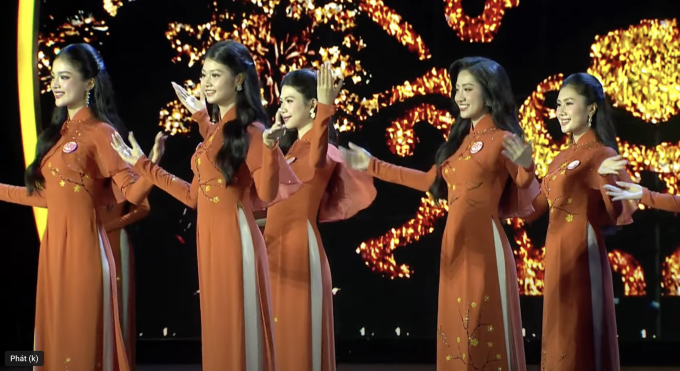 Thi-sinh-thi-ao-dai1-175103116-5621-4347