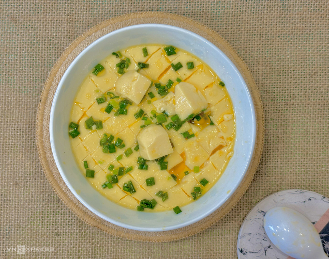 Trứng hấp mềm, giàu chất dinh dưỡng. Ảnh: Bùi Thủy
