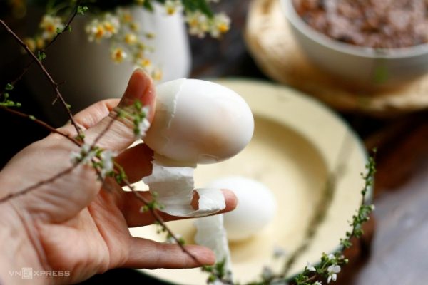 Luộc trứng: Nước lạnh hay nước sôi tốt hơn?