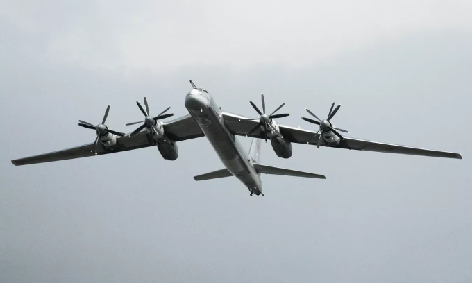 Oanh tạc cơ Tu-95MS của Nga bay trên bầu trời vùng Moskva hồi năm 2007. Ảnh: RIA Novosti