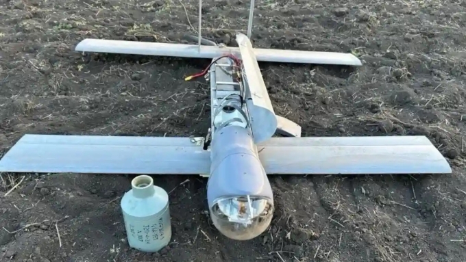 Mẫu UAV tự sát V2U của Nga được tìm thấy nguyên vẹn ở mặt trận tỉnh Sumy. Ảnh: GUR
