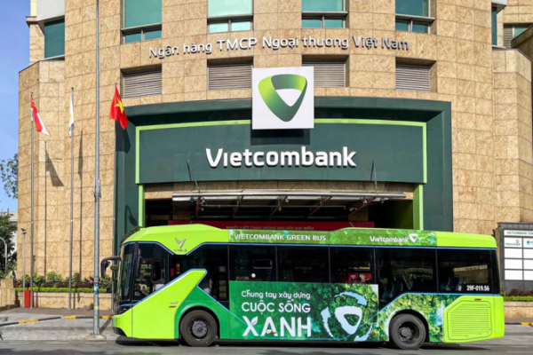 Vietcombank ra mắt tuyến xe bus điện nội bộ đầu tiên tại Hà Nội