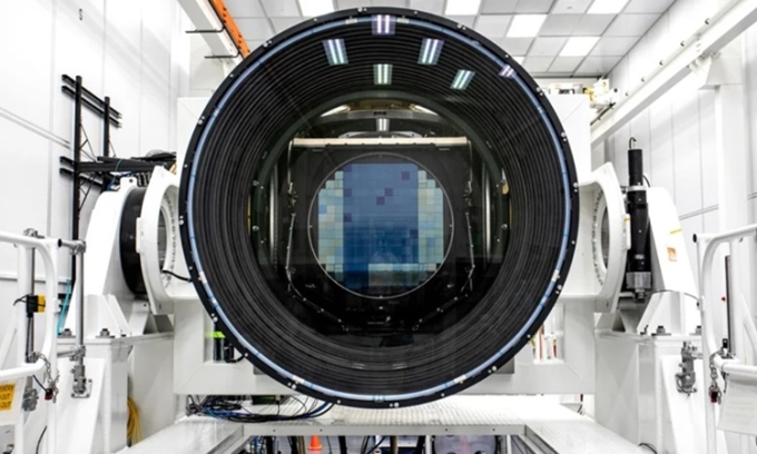 Ống kính có đường kính 1,57 mét của camera LSST. Ảnh: SLAC