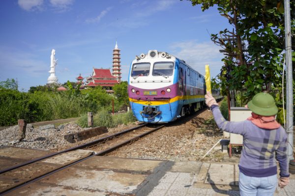 Tổ chức tàu đưa đón công chức tuyến Quảng Bình – Quảng Trị