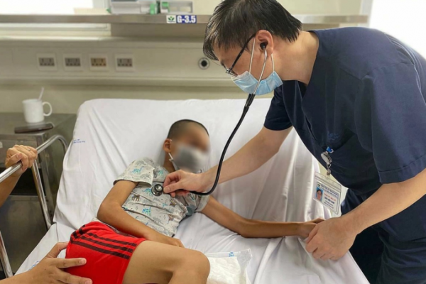 Phòng ngừa viêm não ở trẻ em vào mùa hè: Cảnh báo và biện pháp