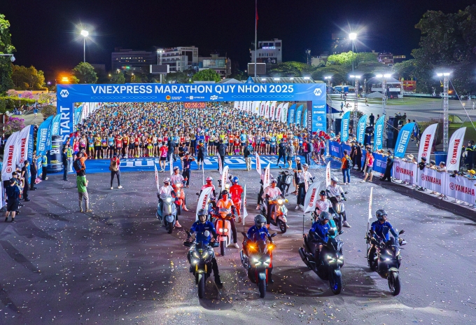 Xe Yamaha tham gia dẫn đoàn 12.000 runner. Ảnh: VM