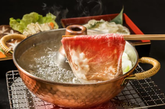 Bò Wagyu ăn lẩu Shabu-shabu. Ảnh: JNTO