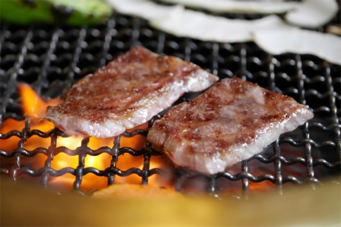 Bò Wagyu nướng theo hình thức yakiniku. Ảnh: JNTO
