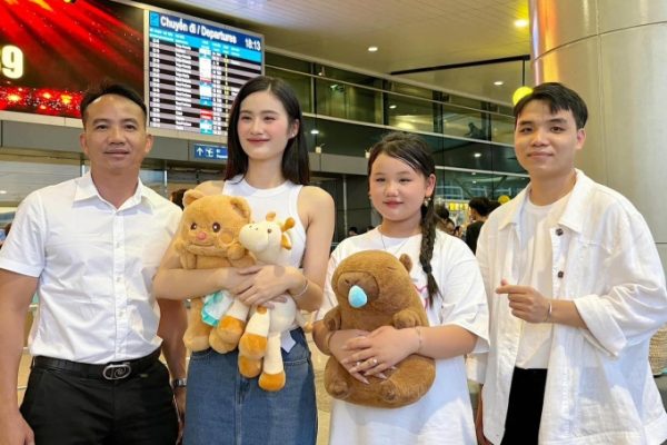 Ý Nhi phủ nhận tin đồn chia tay bạn trai