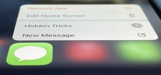 Tội phạm có xu hướng chuyển sang các nền tảng nhắn tin tích hợp trên điện thoại như iMessage vì ít có biện pháp bảo vệ người dùng. Ảnh: Gadget hack