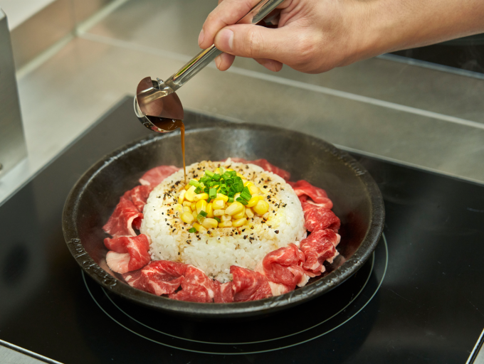 Cơm bò Mỹ tiêu đen là món ăn giúp làm nên tên tuổi thương hiệu suốt 31 năm. Ảnh: Pepper Lunch