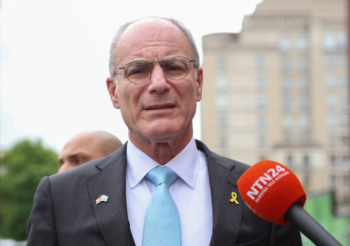 Đại sứ Israel tại Mỹ Yechiel Leiter trả lời truyền thông tại thủ đô Washington ngày 22/5. Ảnh: AFP