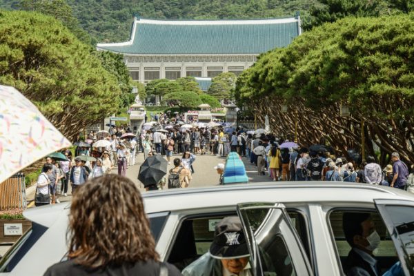 Nhà Xanh Seoul: Người Hàn háo hức tham quan trước khi Tổng thống mới đến