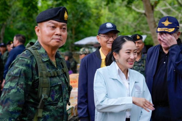 Thủ tướng Thái Lan gặp chỉ huy quân đội, hạ nhiệt căng thẳng chính trị