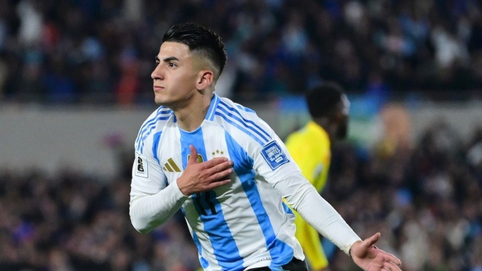 Almada mừng bàn gỡ trong trận Argentina 1-1 Colombia sáng 11/6. Ảnh: AP