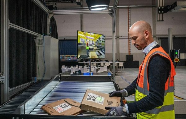 Amazon dùng AI: Tối ưu phân loại hàng hóa