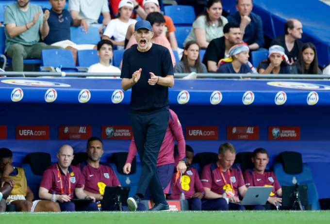 HLV Thomas Tuchel chỉ đạo trong trận. Ảnh: Reuters