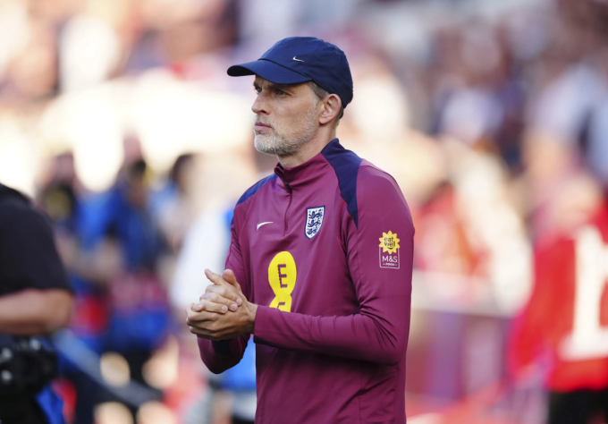 HLV Thomas Tuchel phản ứng trong trận. Ảnh: AP