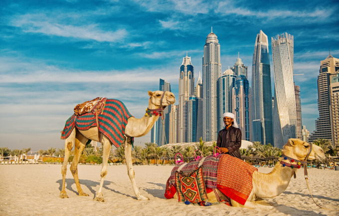 Trải nghiệm cưỡi lạc đà ở Dubai. Ảnh: Kings Business School
