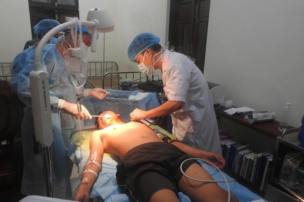 Ngư dân trọng thương do bị cá kìm đâm
