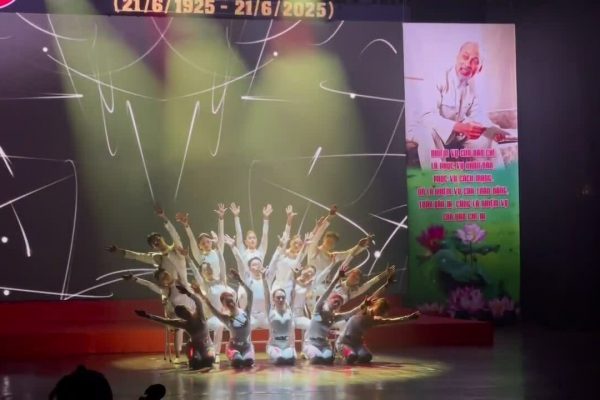 Múa đương đại: Báo chí trong kỷ nguyên số
