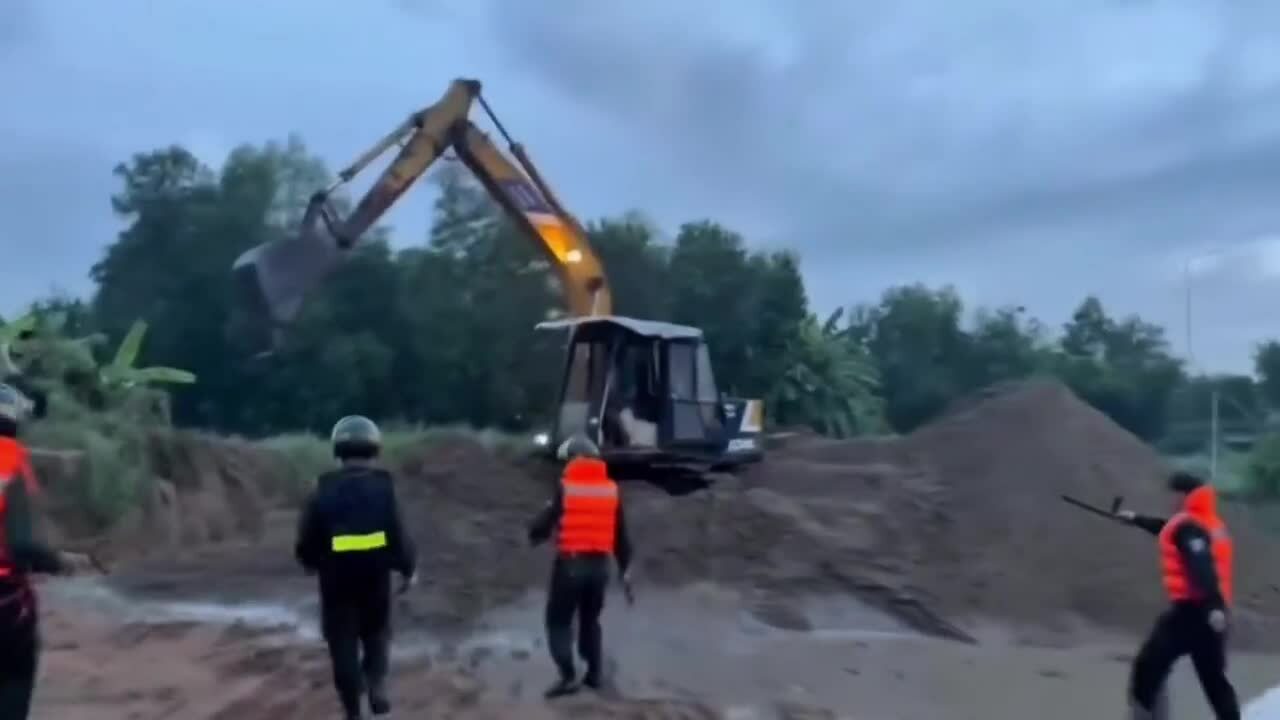 Bắt đường dây khai thác cát lậu quy mô lớn