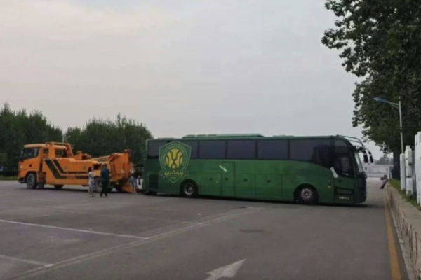 CLB Trung Quốc: Xe Bus Bị Tịch Thu Gán Nợ – Tin Bóng Đá