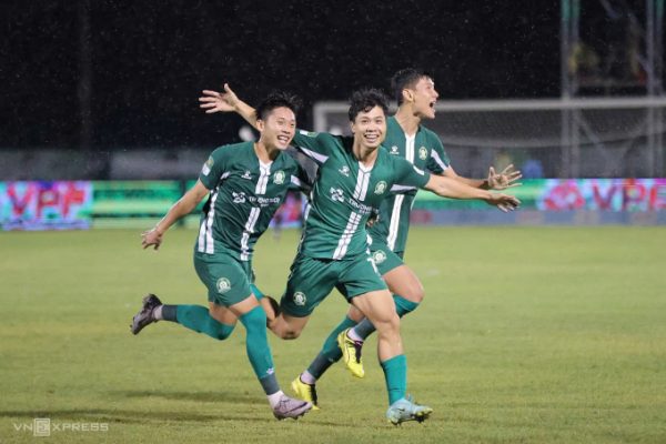 Công Phượng và cơ hội thăng hạng V-League: Kịch bản nào?