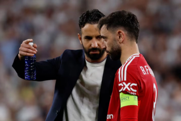 Fernandes: Amorim Thuyết Phục Ở Lại Man Utd