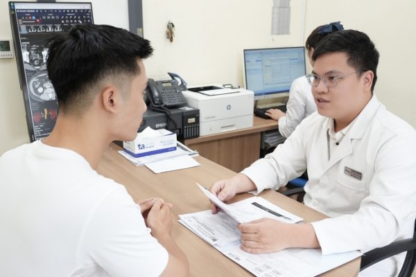 Thức khuya có gây sỏi thận không? Giải đáp từ chuyên gia