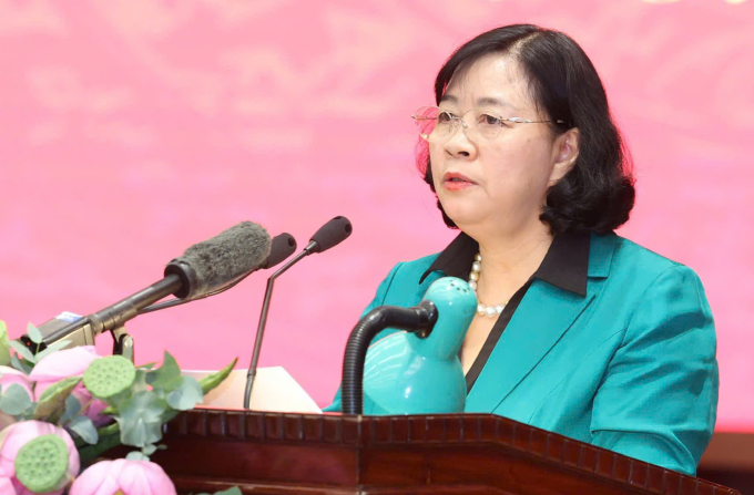 Bí thư Thành ủy Hà Nội Bùi Thị Minh Hoài báo cáo kết quả một số hoạt động của thành phố 6 tháng đầu năm. Ảnh: Hoàng Phong