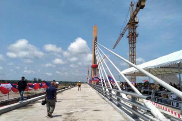 Cầu Hữu nghị mới thúc đẩy giao thương Thái – Lào