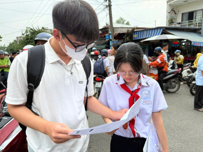 Thí sinh thi vào lớp 10 trong ngày 29/5. Ảnh: Thái Hà
