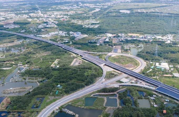 Cao tốc Bến Lức - Long Thành đoạn đi qua huyện Bình Chánh, tháng 4/2025. Ảnh: Hạ Giang