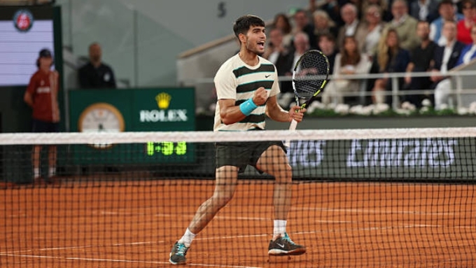 Alcaraz mừng một điểm thắng trong trận gặp Musetti hôm 6/6. Ảnh: ATP