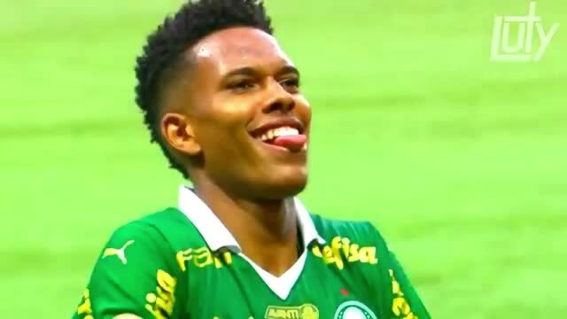 CĐV thích thú khi Messi đổi áo với