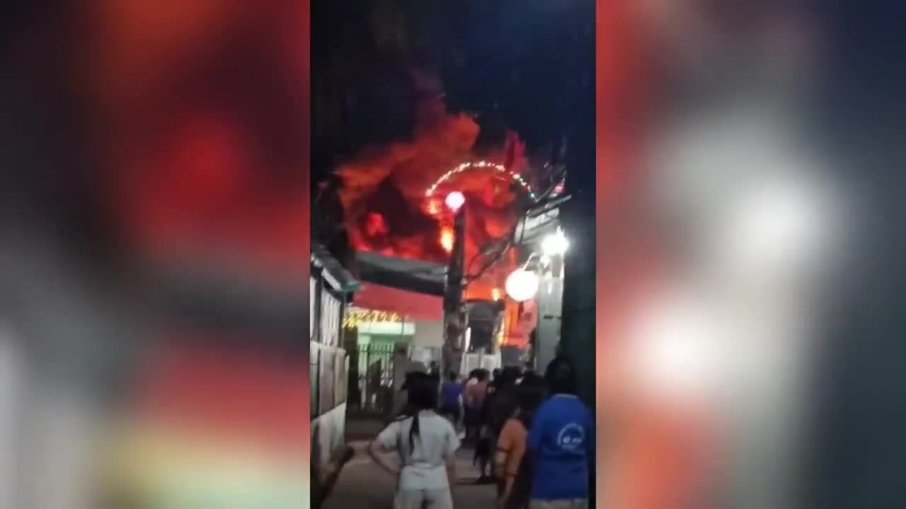 Cháy nhà hàng hải sản, gần trăm thực khách tháo chạy