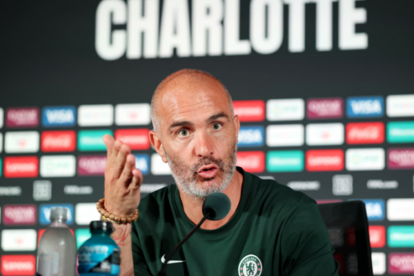 HLV Chelsea tức giận vì trận đấu bị hoãn 2 tiếng