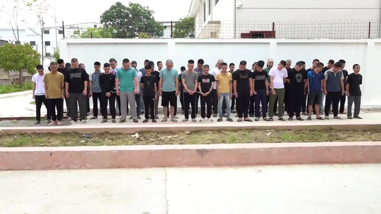 Cuộc đột kích sân bay, nhà riêng bắt gần 100 người lừa hơn 2.000 tỷ đồng