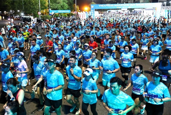 12.000 VĐV tranh tài VnExpress Marathon sáng 15/6. Ảnh: VM