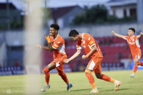 V-League 2024-2025: Đội nào đối mặt nguy cơ xuống hạng?