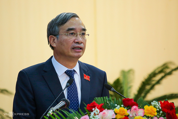Ông Lê Trung Chinh phát biểu tại kỳ họp HĐND TP Đà Nẵng, trên cương vị Chủ tịch UBND TP Đà Nẵng, chiều 23/6. Ảnh: Nguyễn Đông