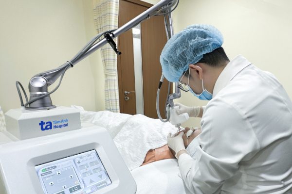 Điều trị sẹo trên mặt hiệu quả bằng laser