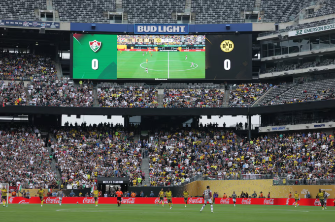 Phần lớn CĐV đến sân MetLife, East Rutherford, New Jersey, Mỹ hôm 17/6 để cổ vũ Fluminense. Ảnh: Reuters
