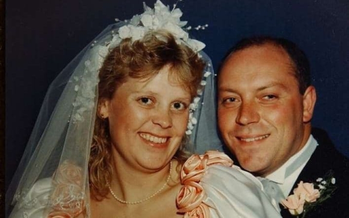 Vợ chồng Andrew - Debbie Griggs kết hôn năm 1990. Ảnh: Telegraph