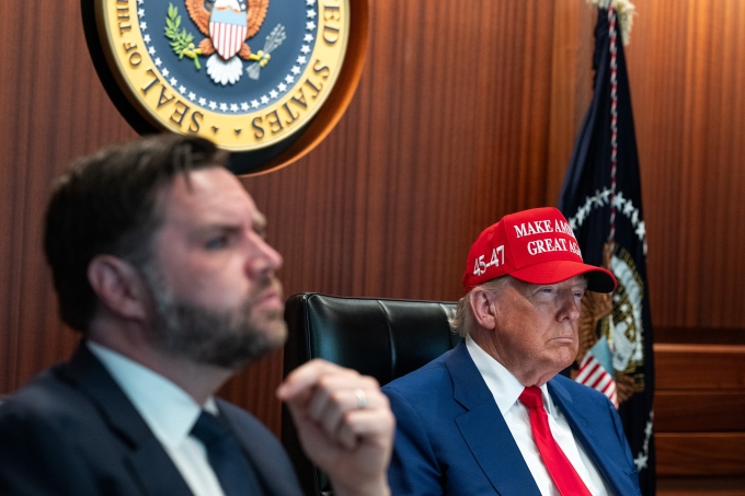 Tổng thống Mỹ Donald Trump và cấp phó JD Vance tại Phòng Tình huống tối 21/6. Ảnh: X/WhiteHouse