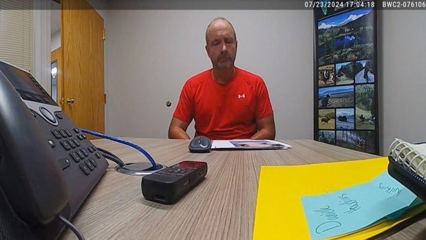 Paul Hutchinson có biểu hiện bất thường khi xem ảnh Danni. Ảnh: Gallatin County Sheriffs Office